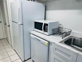 2750 Holly Hall Street 811, Houston TX 77054