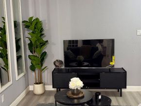 2750 Holly Hall Street 811, Houston TX 77054