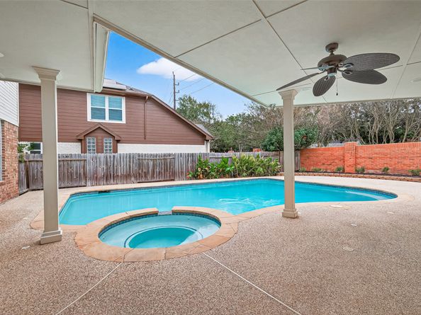 5522 Whisper Ridge Drive, Sugar Land TX 77479