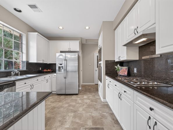 5522 Whisper Ridge Drive, Sugar Land TX 77479