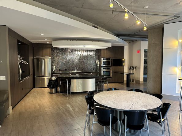 1901 Post Oak Boulevard 104, Houston TX 77056