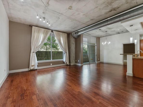 1901 Post Oak Boulevard 104, Houston TX 77056