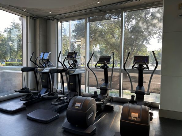 1901 Post Oak Boulevard 104, Houston TX 77056