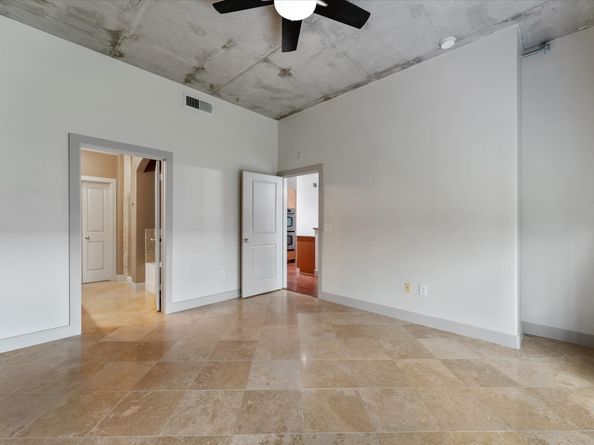 1901 Post Oak Boulevard 104, Houston TX 77056