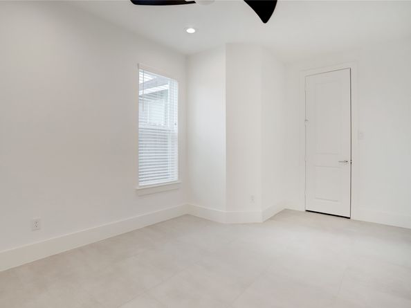 4407 Marina Street B, Houston TX 77007