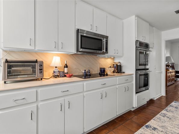 201 Vanderpool Lane 103, Houston TX 77024