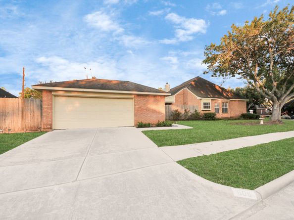 606 Fernglade Drive, Richmond TX 77406