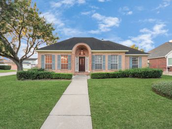 606 Fernglade Drive