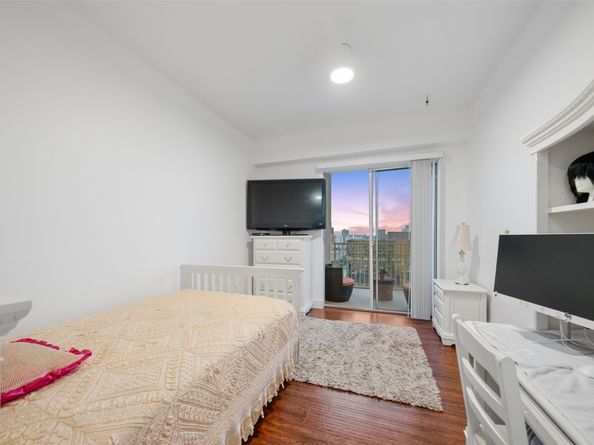 3505 Sage Road 1705, Houston TX 77056