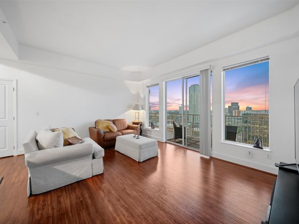 3505 Sage Road 1705, Houston TX 77056