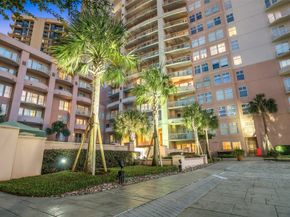 3505 Sage Road 1705, Houston TX 77056