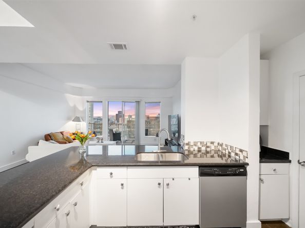 3505 Sage Road 1705, Houston TX 77056