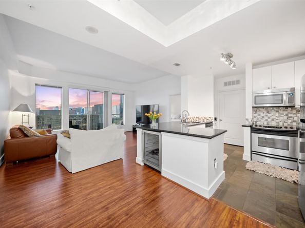 3505 Sage Road 1705, Houston TX 77056