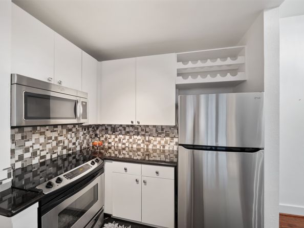 3505 Sage Road 1705, Houston TX 77056