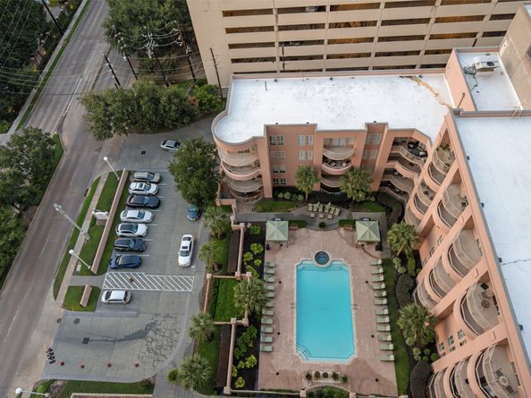 3505 Sage Road 1705, Houston TX 77056