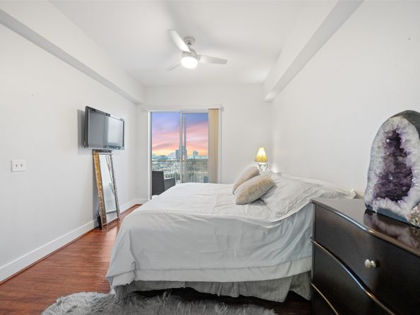 3505 Sage Road 1705, Houston TX 77056