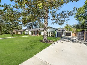 9306 Rosstown Way, Houston TX 77080