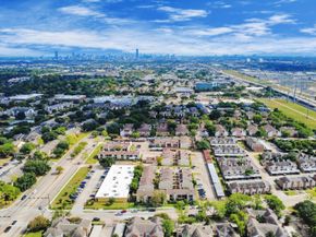 10075 Westpark Drive 42, Houston TX 77042