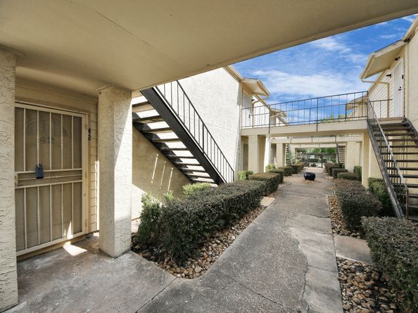 10075 Westpark Drive 42, Houston TX 77042
