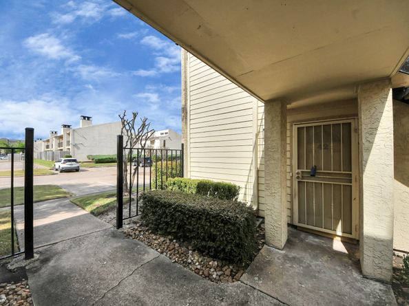 10075 Westpark Drive 42, Houston TX 77042