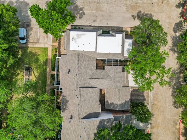 1146 Fountain View Drive 204, Houston TX 77057