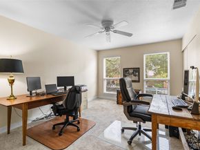 1146 Fountain View Drive 204, Houston TX 77057