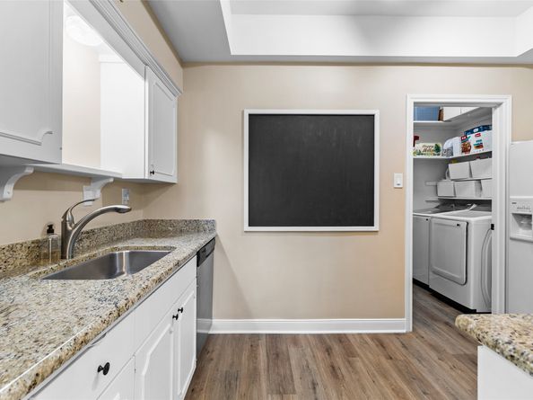 1146 Fountain View Drive 204, Houston TX 77057