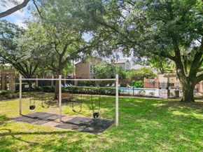 1146 Fountain View Drive 204, Houston TX 77057