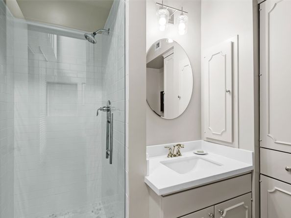 1146 Fountain View Drive 204, Houston TX 77057