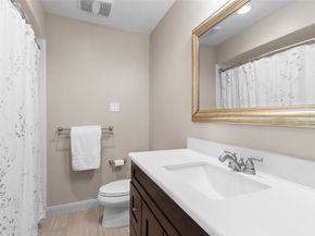 1146 Fountain View Drive 204, Houston TX 77057