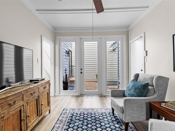 1146 Fountain View Drive 204, Houston TX 77057