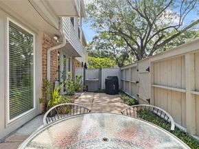 1146 Fountain View Drive 204, Houston TX 77057