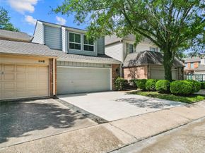 1146 Fountain View Drive 204, Houston TX 77057