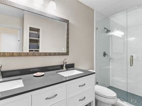 1146 Fountain View Drive 204, Houston TX 77057