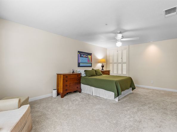 1146 Fountain View Drive 204, Houston TX 77057