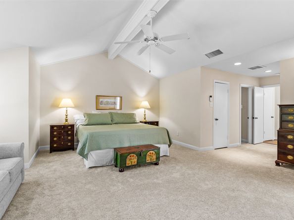 1146 Fountain View Drive 204, Houston TX 77057