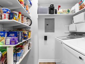 1146 Fountain View Drive 204, Houston TX 77057