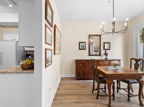 1146 Fountain View Drive 204, Houston TX 77057