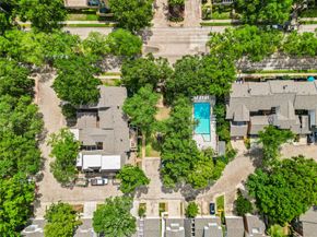 1146 Fountain View Drive 204, Houston TX 77057