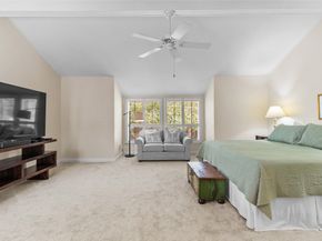 1146 Fountain View Drive 204, Houston TX 77057