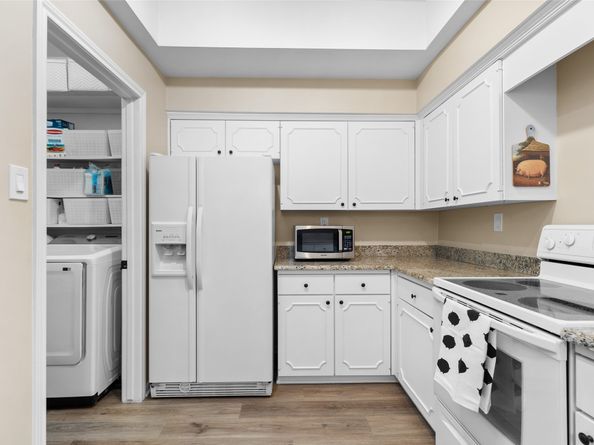 1146 Fountain View Drive 204, Houston TX 77057