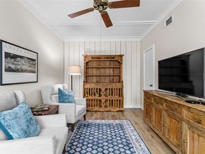 1146 Fountain View Drive 204, Houston TX 77057