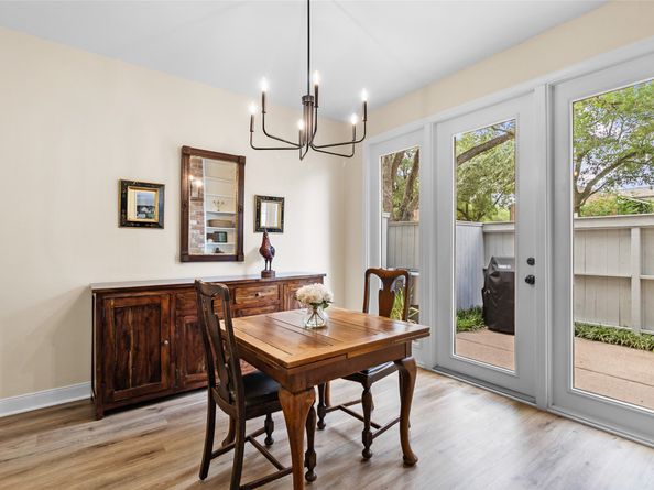 1146 Fountain View Drive 204, Houston TX 77057