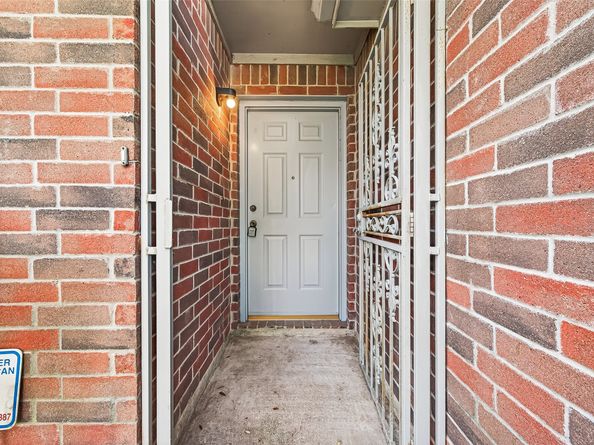 13715 Naomi Hollow Lane, Houston TX 77082