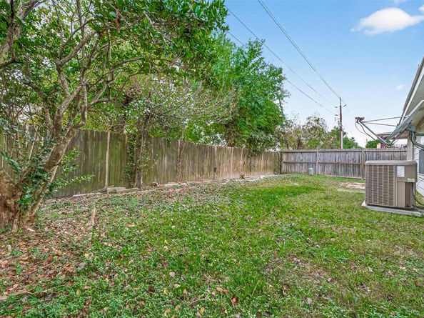 13715 Naomi Hollow Lane, Houston TX 77082