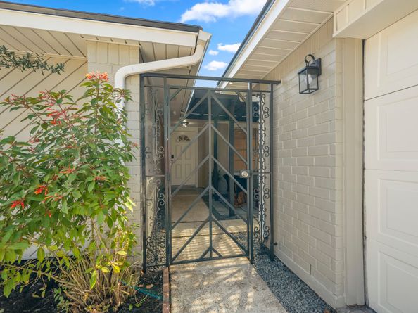 2531 Colonial Ridge Drive, Friendswood TX 77546