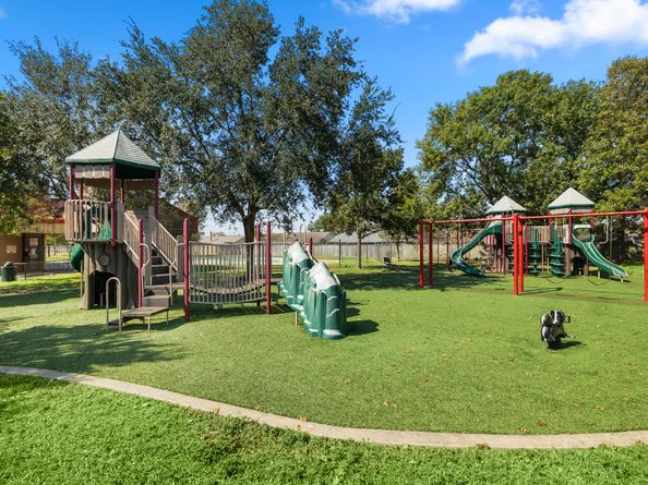 2531 Colonial Ridge Drive, Friendswood TX 77546