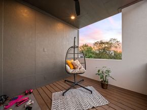 911 Thompson Street, Houston TX 77007