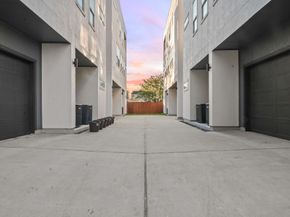 911 Thompson Street, Houston TX 77007