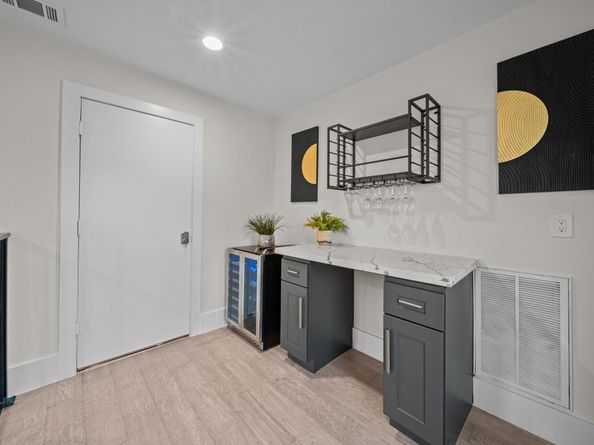 911 Thompson Street, Houston TX 77007